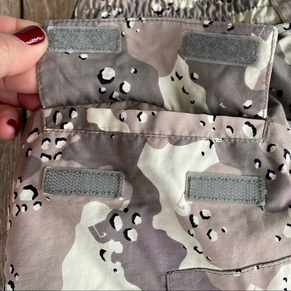 Burton Insulated Gray Camouflage Camo Snowboard Ski Pants Youth XS 5-6 GUC - Picture 11 of 16